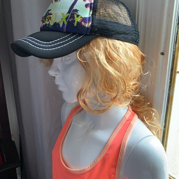 ROXY! - Picture 6 of 8